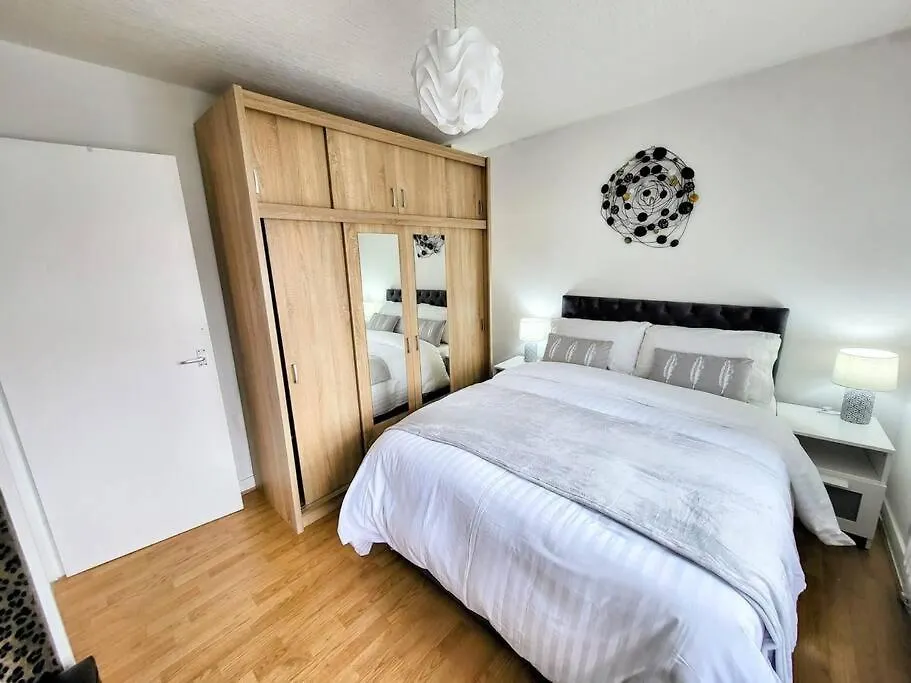 3-Bed House, Free Parking On-Site Apartment Thornton  United Kingdom