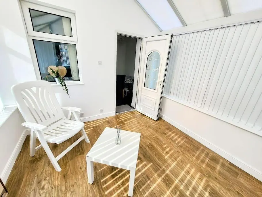 3-Bed House, Free Parking On-Site Apartment Thornton