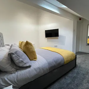 newly-refurbished-clarendon-apartments-free-wifi-parking.hotelsin-chester.com/
